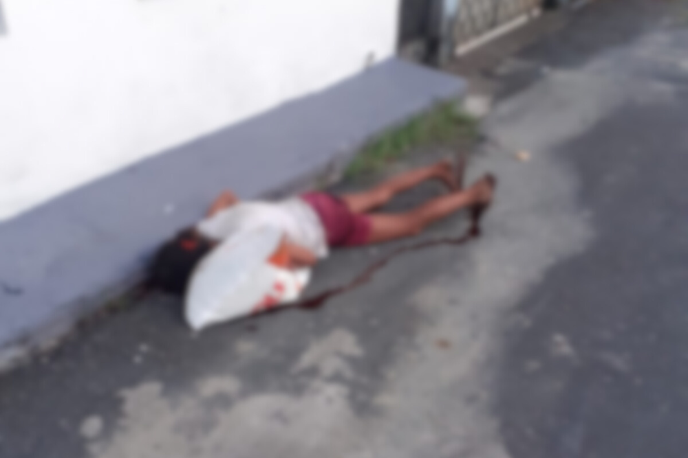 Mulher é morta com tiro na cabeça no conjunto Francisca Mendes Mulher é morta com tiro na cabeça no conjunto Francisca Mendes