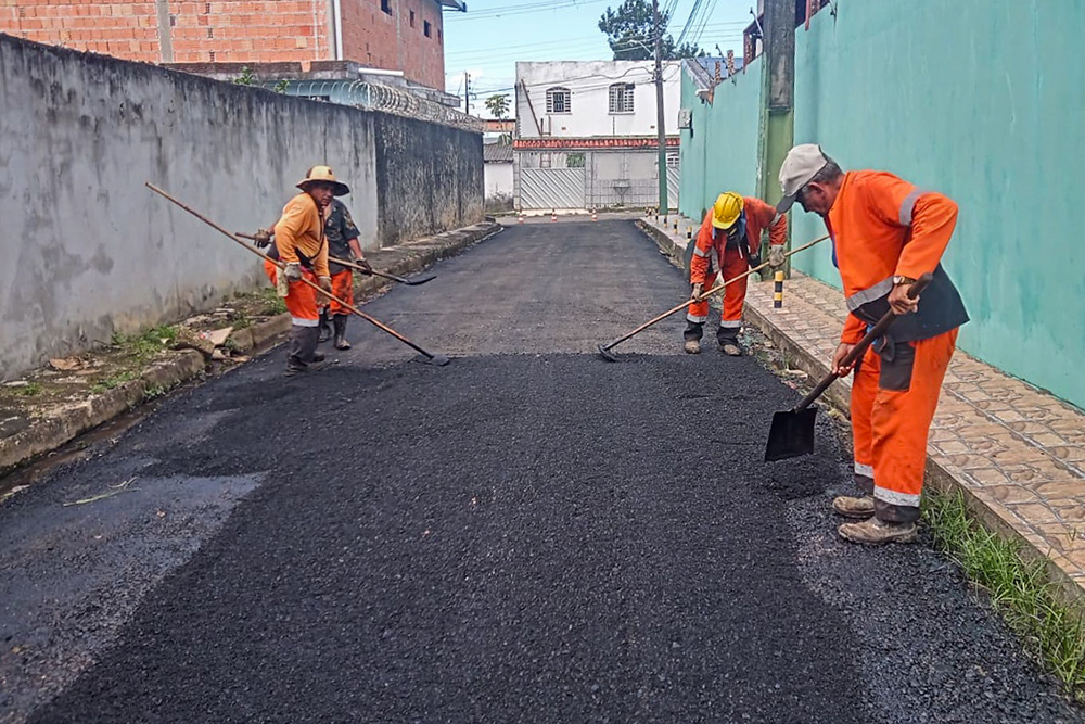 Seminf leva asfalto novo para a rua Oriente, no bairro Alvorada 2 - Portal  do Marcos Santos