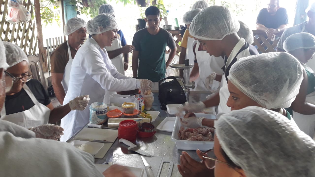 Governo e Sebrae realizam curso de beneficiamento de pescado em Rio Preto da Eva Governo e Sebrae realizam curso de beneficiamento de pescado em Rio Preto da Eva