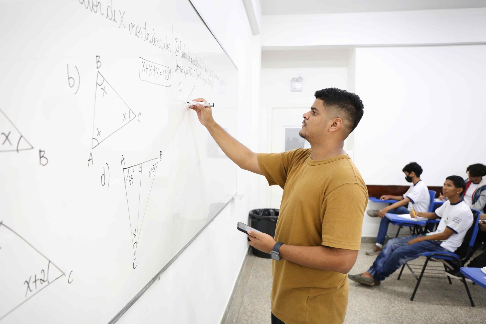 Governo inicia processo de devolu&ccedil;&atilde;o de descontos para servidores da educa&ccedil;&atilde;o
