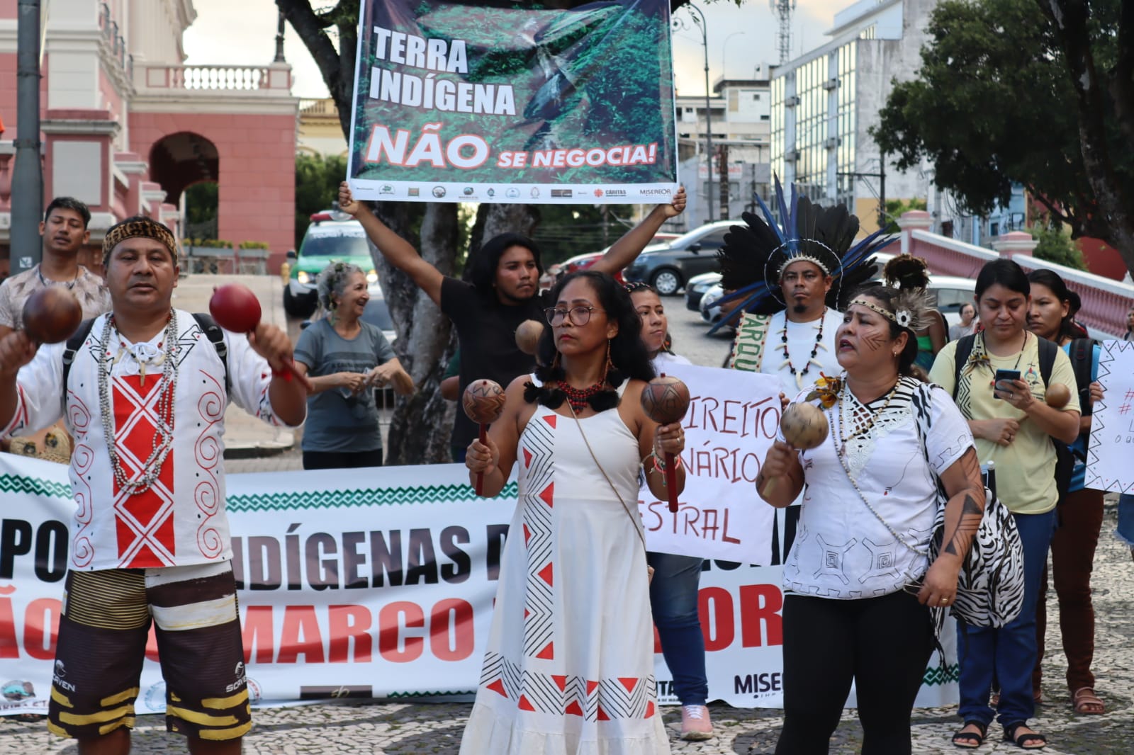 Povos ind&iacute;genas realizam ato contra o Marco Temporal em Manaus