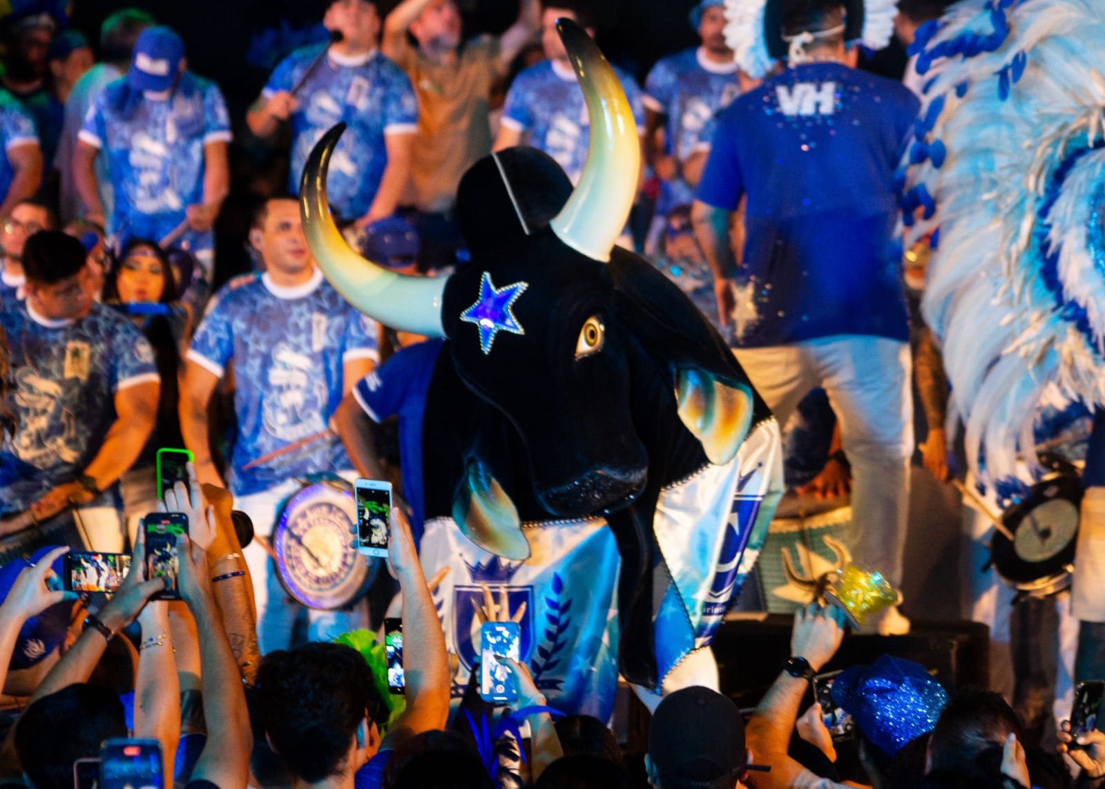 Torcida declara amor ao Caprichoso no Bar do Boi desta sexta, em Manaus