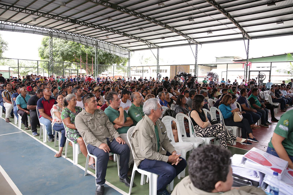 Eneva re&uacute;ne mais de 700