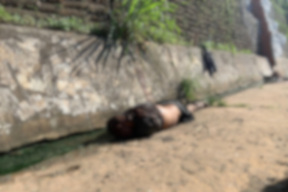 Moradores encontram corpo jogado em avenida no bairro Gl&oacute;ria