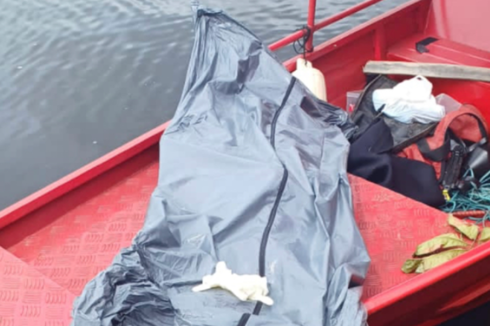 Corpo de mulher é encontrado com sinais de tortura em lago de Caapiranga Corpo de mulher é encontrado com sinais de tortura em lago de Caapiranga