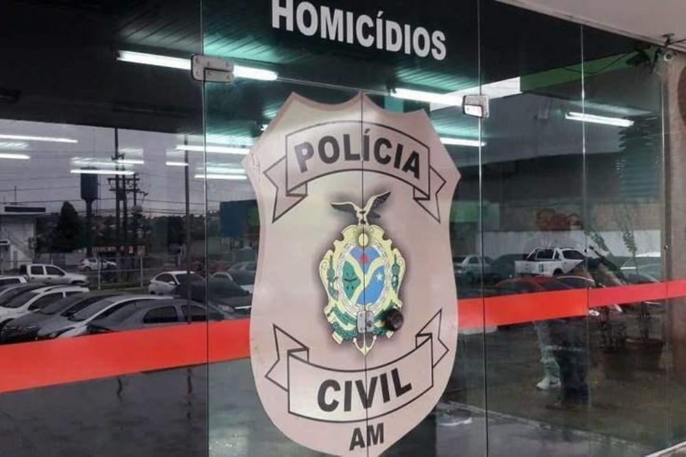 Adolescente é morto a tiros dentro de barbearia no Bairro da União Adolescente é morto a tiros dentro de barbearia no Bairro da União