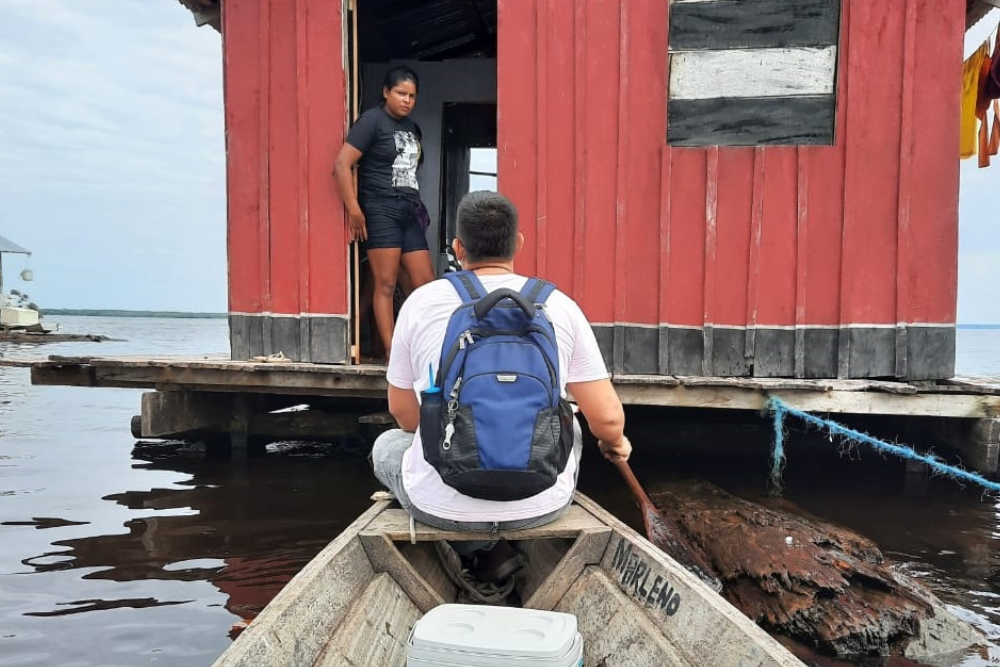 Pesquisa analisa a qualidade da água armazenada para consumo em casas flutuantes do Médio Solimões Pesquisa analisa a qualidade da água armazenada para consumo em casas flutuantes do Médio Solimões