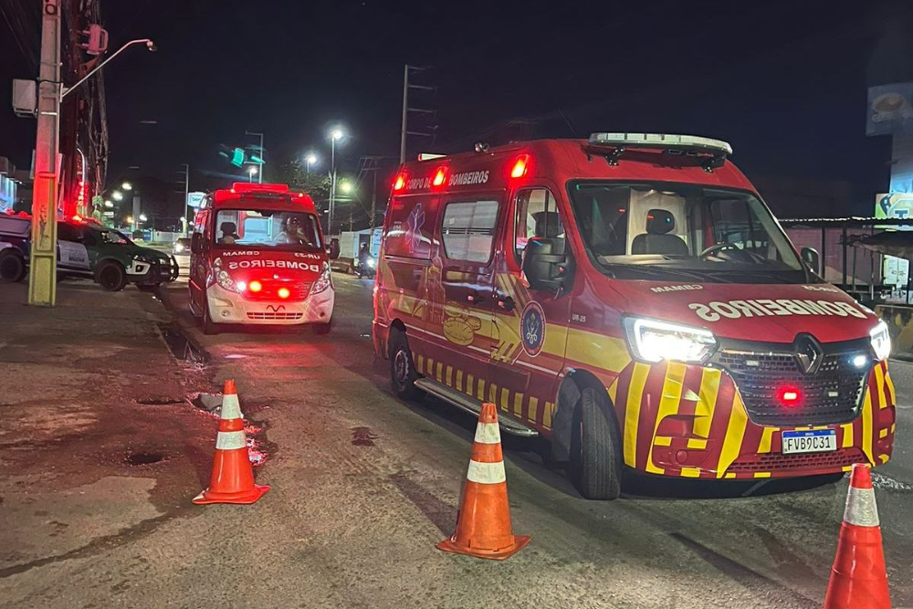 Inc&ecirc;ndio atinge loja de m&oacute;veis e eletrodom&eacute;sticos na avenida Torquato Tapaj&oacute;s