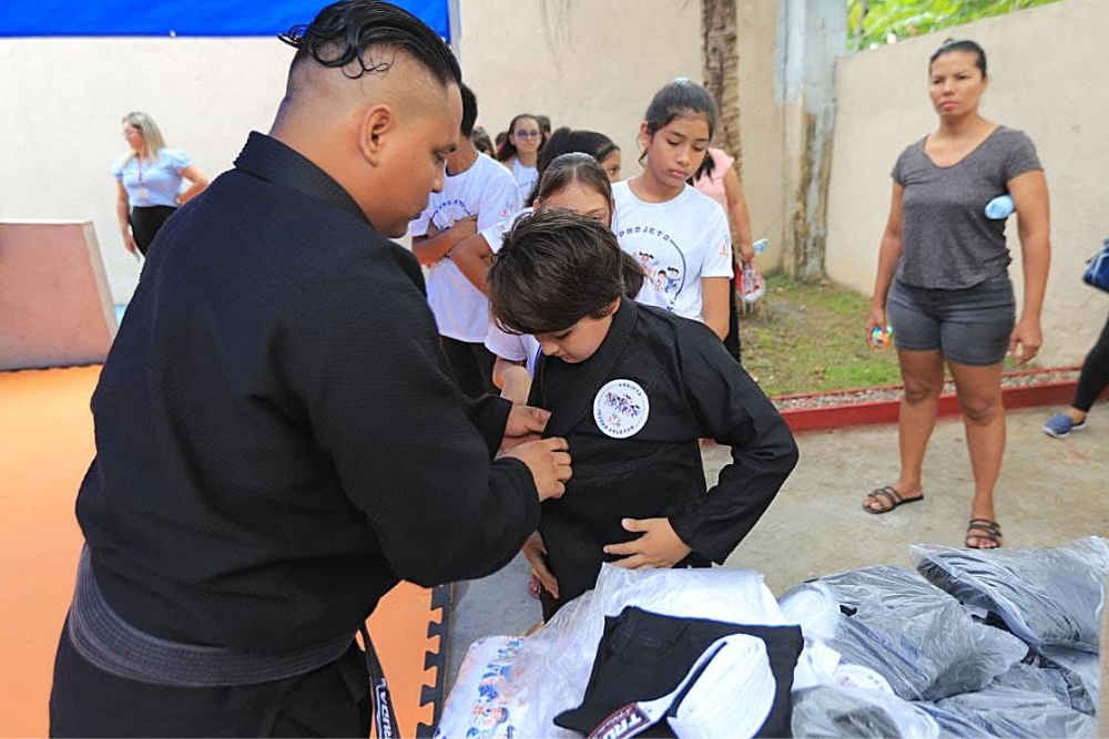 Projeto leva aulas de jiu-j&iacute;tsu gratuitas para crian&ccedil;as e adolescentes no Santa Etelvina