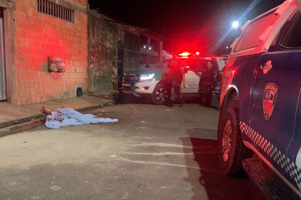 Mulher é executada a tiros no bairro Mutirão Mulher é executada a tiros no bairro Mutirão