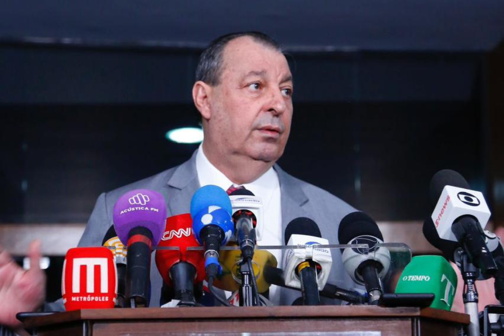 Omar Aziz exclui do arcabou&ccedil;o fiscal gastos com ci&ecirc;ncia e tecnologia
