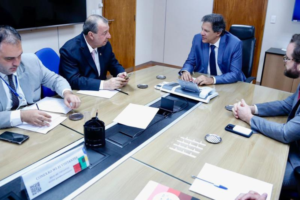Omar Aziz se reúne com Haddad e lideranças para discutir Arcabouço Fiscal Omar Aziz se reúne com Haddad e lideranças para discutir Arcabouço Fiscal