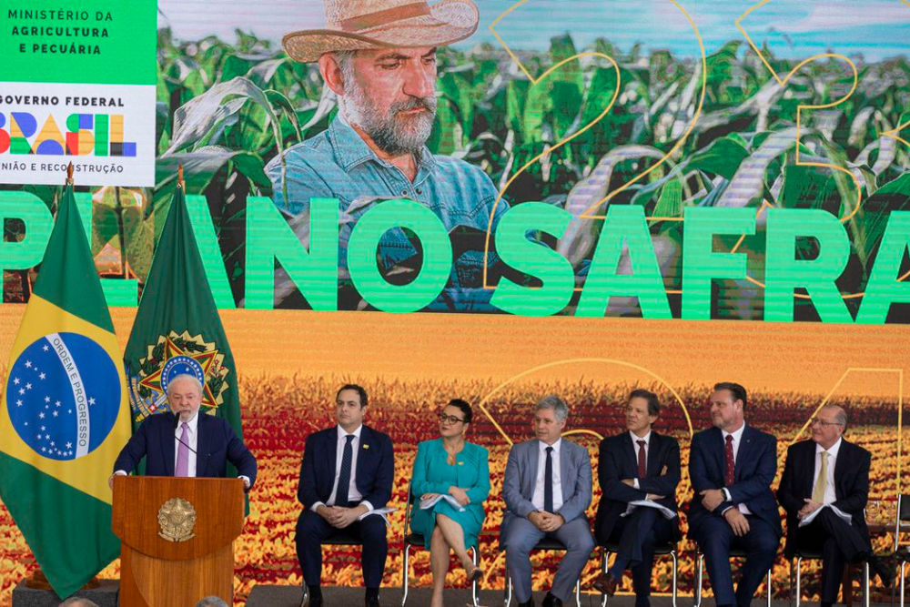 Governo lança Plano Safra de R$ 364,22 bilhões para agronegócio Governo lança Plano Safra de R$ 364,22 bilhões para agronegócio
