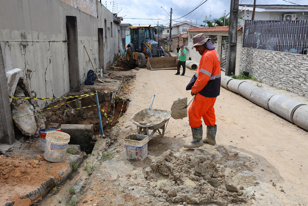 Bairro Japiim 2 recebe serviços de recuperação da rede de drenagem Bairro Japiim 2 recebe serviços de recuperação da rede de drenagem