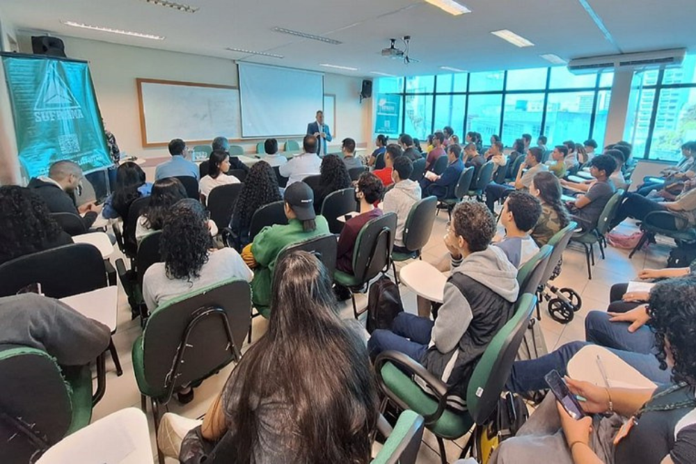 Suframa motiva acadêmicos da UEA a vivenciarem um novo momento da Zona Franca de Manaus Suframa motiva acadêmicos da UEA a vivenciarem um novo momento da Zona Franca de Manaus