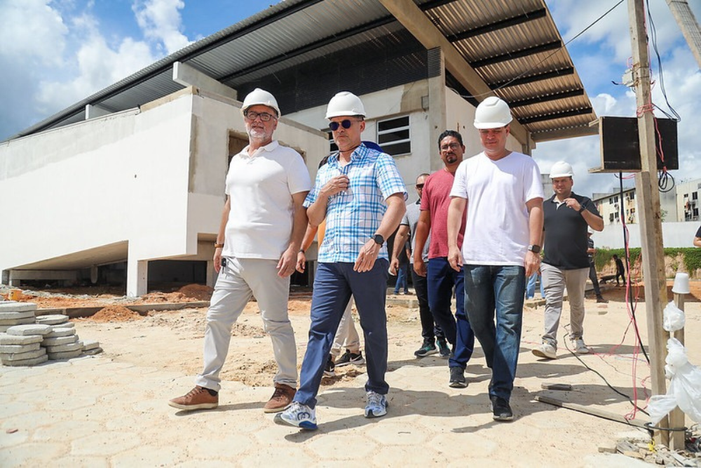 Prefeito realiza inspeção técnica em obra de UBS na zona Norte Prefeito realiza inspeção técnica em obra de UBS na zona Norte