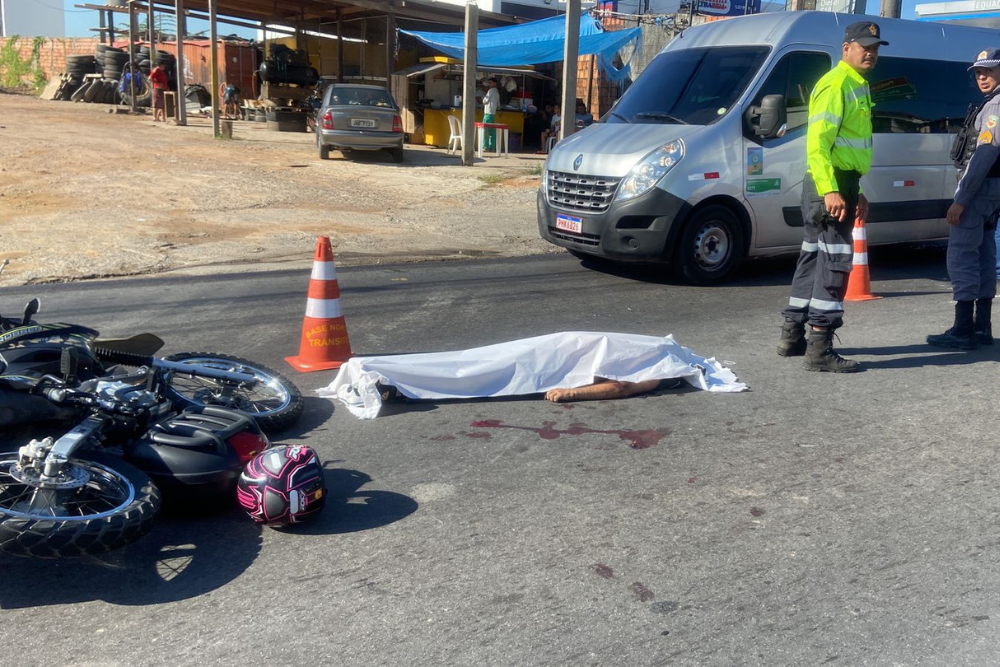 A caminho do trabalho, motociclista morre em acidente na Torquato Tapaj&oacute;s 