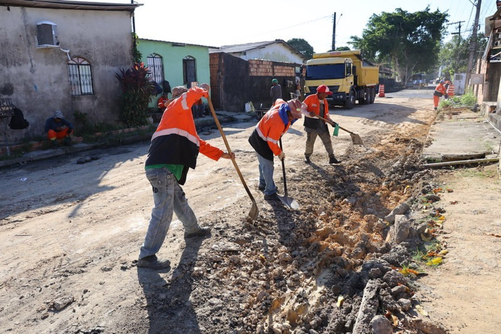 Seminf intensifica servi&ccedil;os de recupera&ccedil;&atilde;o asf&aacute;ltica no bairro Cidade de Deus