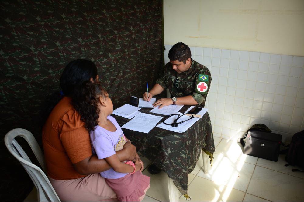 Ação do Exército oferece serviços a mais de mil pessoas em Tefé Ação do Exército oferece serviços a mais de mil pessoas em Tefé