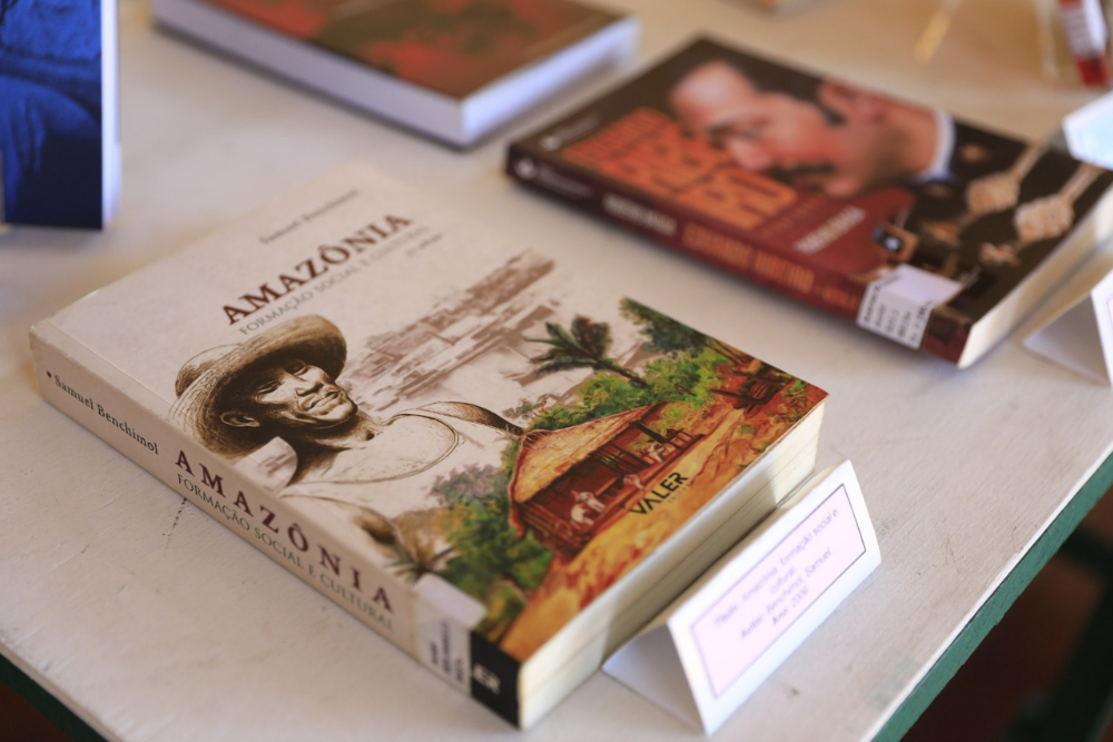 Autores amazonenses recebem homenagem no Dia do Escritor Autores amazonenses recebem homenagem no Dia do Escritor