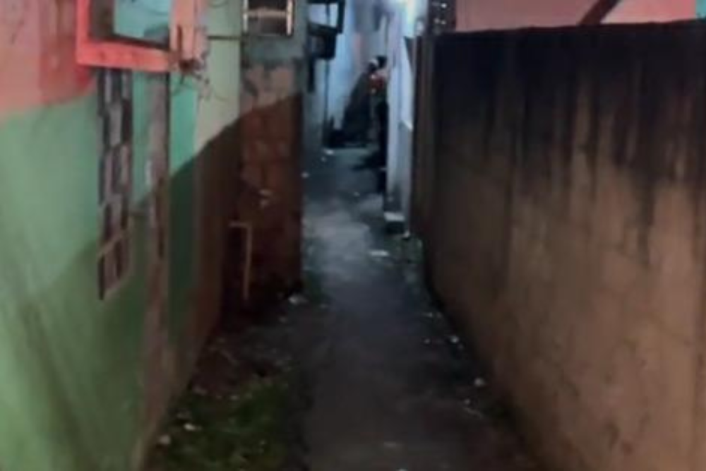 Vendedor de frutas é morto a tiros em beco no Santo Agostinho Vendedor de frutas é morto a tiros em beco no Santo Agostinho