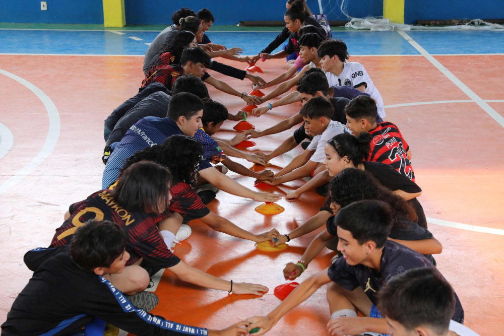 Programa revive brincadeiras de rua com alunos da rede estadual Programa revive brincadeiras de rua com alunos da rede estadual
