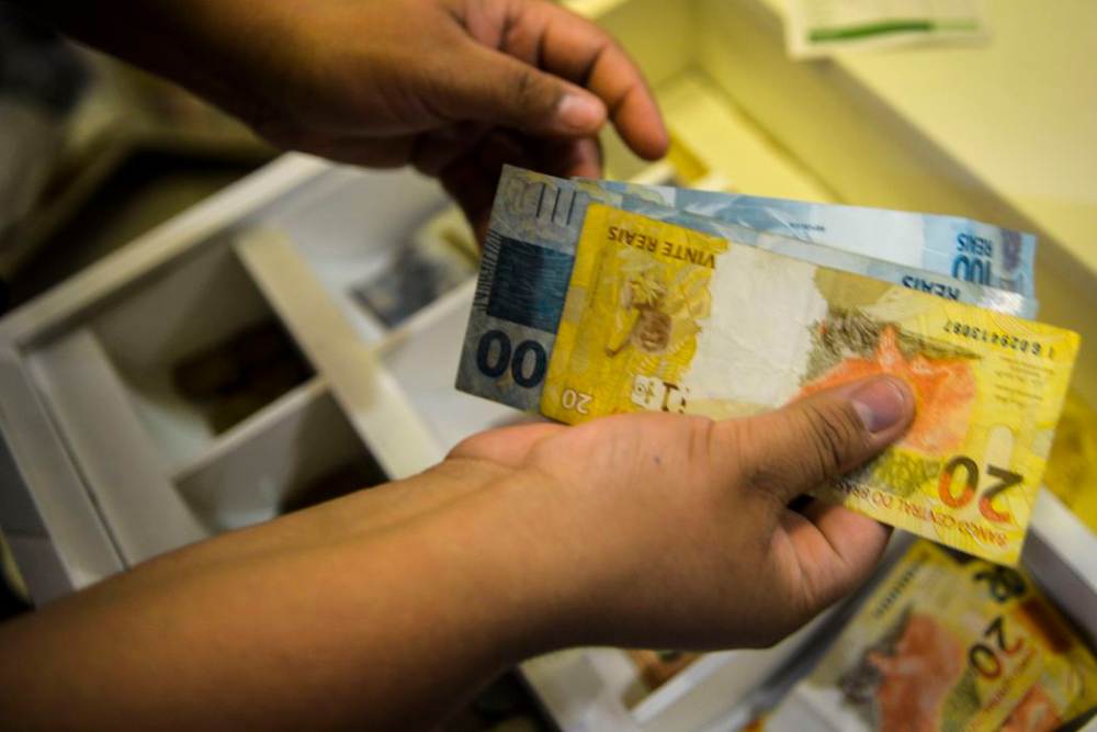 Bancos alertam para golpes relacionados ao Programa Desenrola Brasil