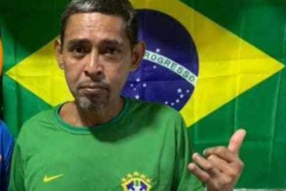 Homem sai para buscar sobrinha e é morto com facada no tórax na Compensa Homem sai para buscar sobrinha e é morto com facada no tórax na Compensa