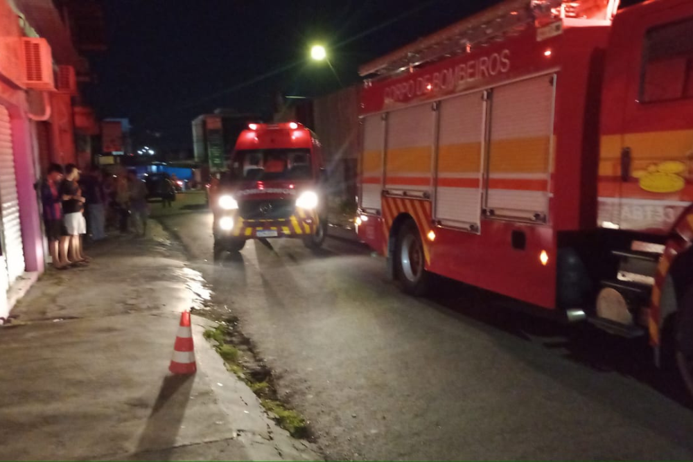 Incêndio atinge cozinha de bar no Parque Dez Incêndio atinge cozinha de bar no Parque Dez