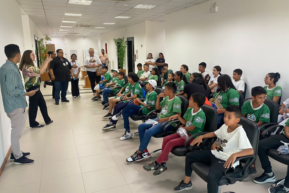 Alunos das Ocas do Conhecimento são recebidos na Vara de Meio Ambiente Alunos das Ocas do Conhecimento são recebidos na Vara de Meio Ambiente