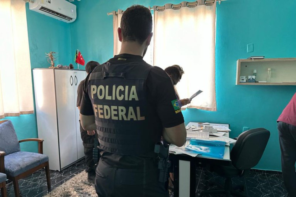 Operação Além-Mar: PF investiga instituição por tráfico de crianças indígenas no Amazonas Operação Além-Mar: PF investiga instituição por tráfico de crianças indígenas no Amazonas