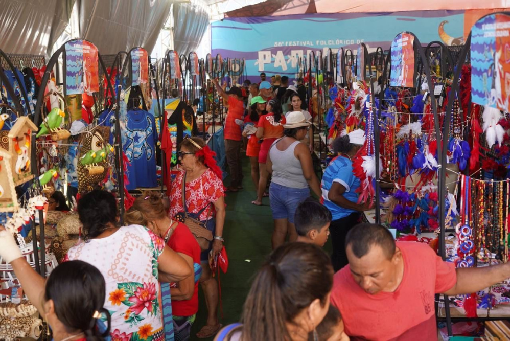 Em Parintins, mostra e feira de artesanato geram receita de mais de R$ 1 milhão para artesãos Em Parintins, mostra e feira de artesanato geram receita de mais de R$ 1 milhão para artesãos