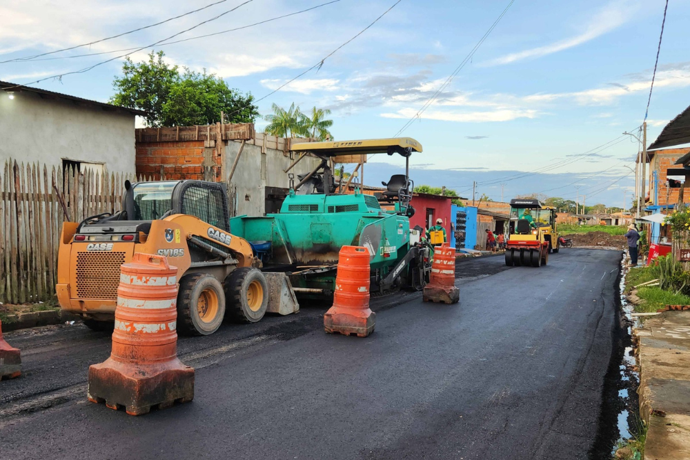 Obras de pavimenta&ccedil;&atilde;o do sistema vi&aacute;rio e de ramais avan&ccedil;am em Parintins