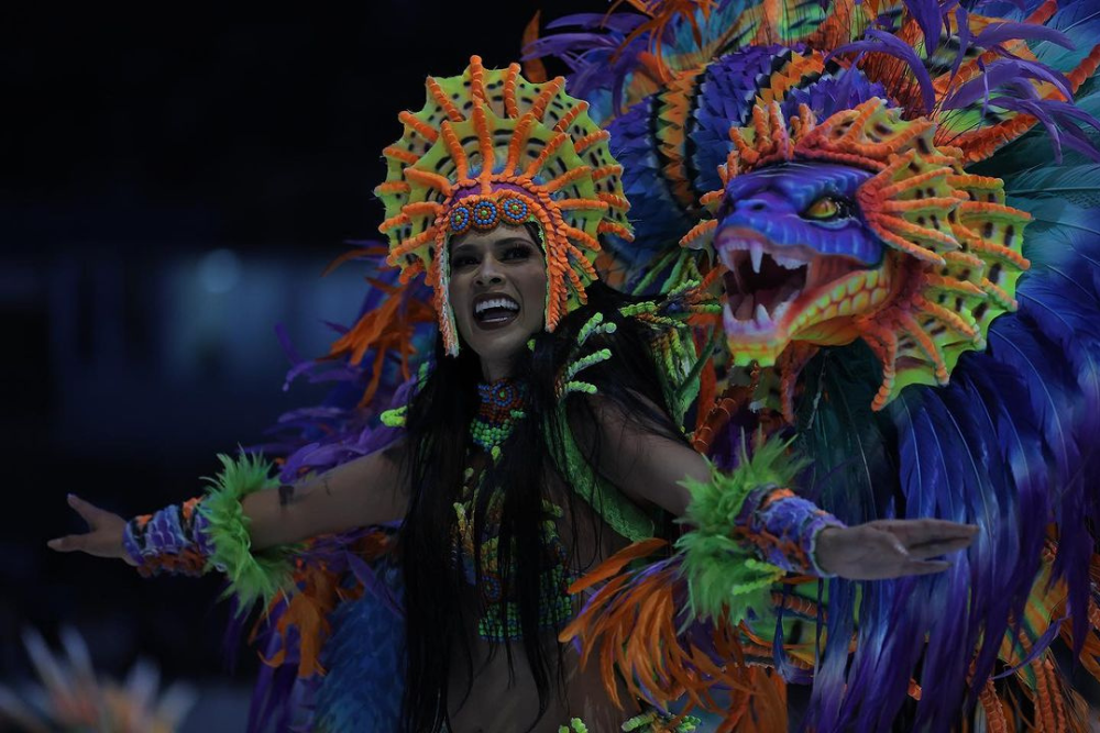 Rainha do Folclore do Caprichoso revela dos bastidores ao Bumbódromo no festival. Veja Rainha do Folclore do Caprichoso revela dos bastidores ao Bumbódromo no festival. Veja