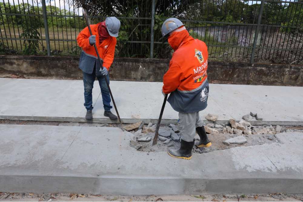 Custeada por casa de shows, obra repara trecho danificado de ciclovia na Ponta Negra Custeada por casa de shows, obra repara trecho danificado de ciclovia na Ponta Negra
