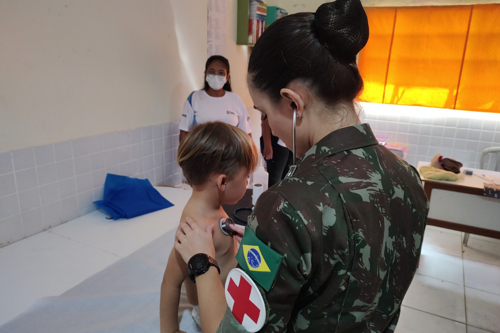 Exército atende mais de 700 pessoas com serviços de saúde e cidadania em Tefé Exército atende mais de 700 pessoas com serviços de saúde e cidadania em Tefé