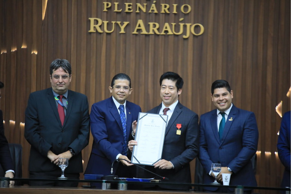Presidente do Ibrachina &eacute; homenageado com medalha Ruy Ara&uacute;jo na Aleam