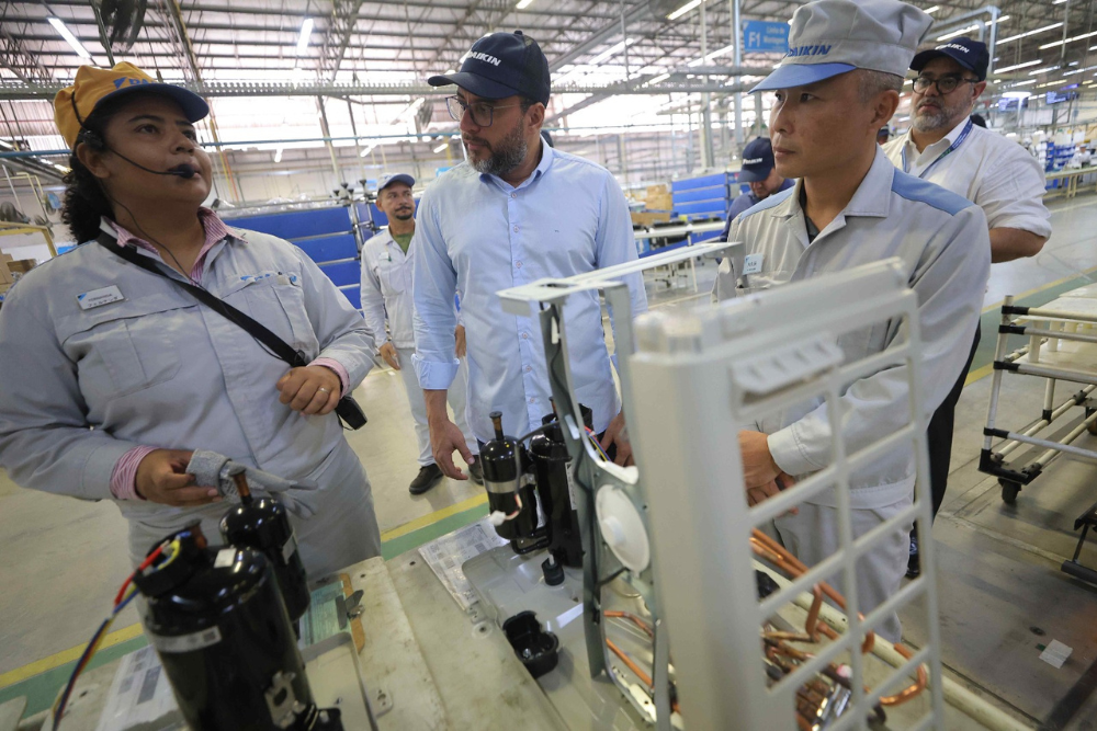 Em visita à fábrica do PIM, Wilson Lima reafirma que reforma tributária precisa proteger a ZFM Em visita à fábrica do PIM, Wilson Lima reafirma que reforma tributária precisa proteger a ZFM