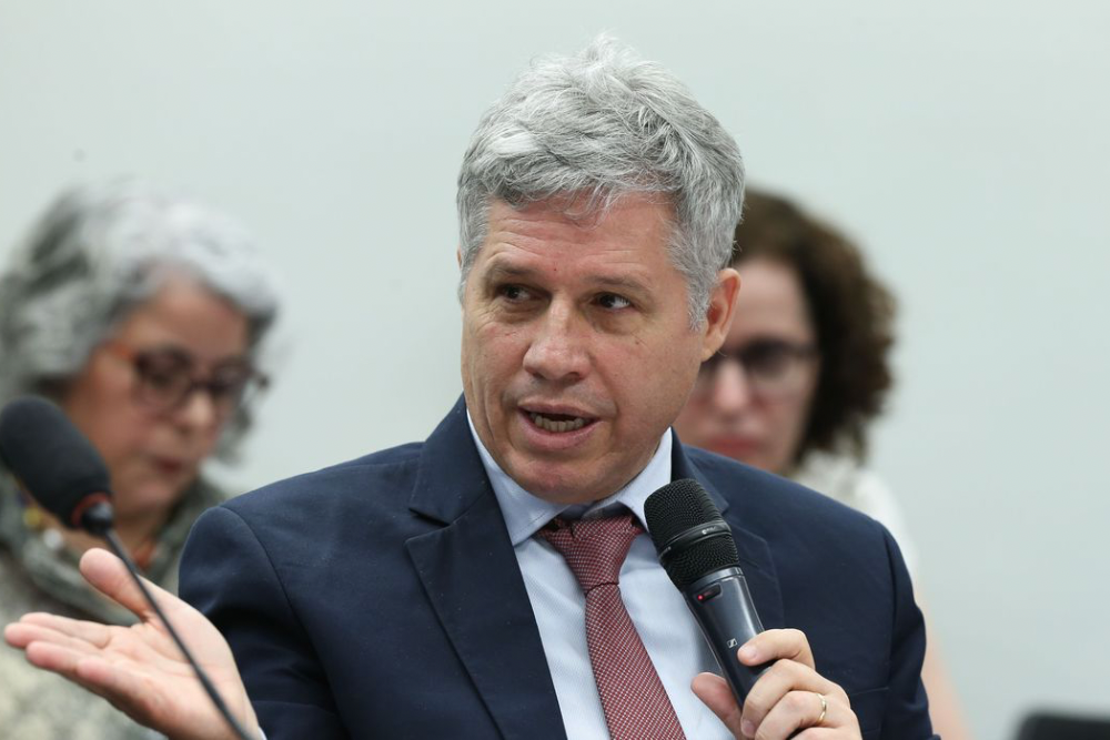 Ministro diz que governo quer paz no campo e retomar&aacute; reforma agr&aacute;ria