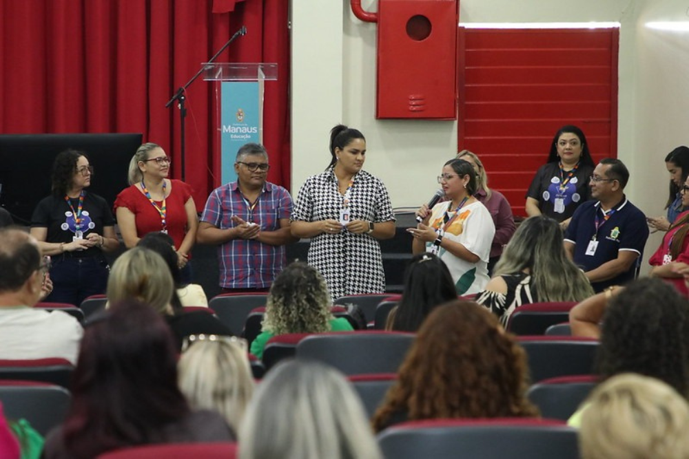 Assessores pedagógicos da Semed recebem orientação sobre o Alfabetiza Manaus Assessores pedagógicos da Semed recebem orientação sobre o Alfabetiza Manaus