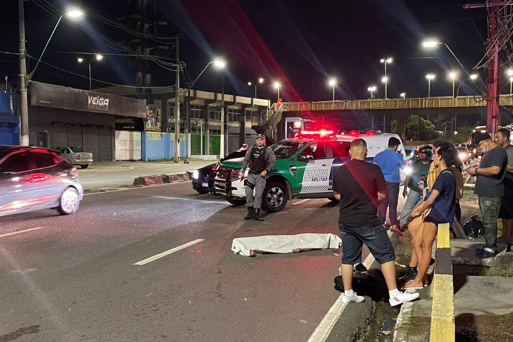Idoso morre atropelado ao tentar atravessar a avenida Djalma Batista Idoso morre atropelado ao tentar atravessar a avenida Djalma Batista