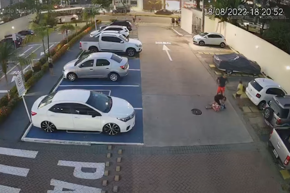 Babá é agredida e advogado baleado na perna durante briga em condomínio na Ponta Negra Babá é agredida e advogado baleado na perna durante briga em condomínio na Ponta Negra