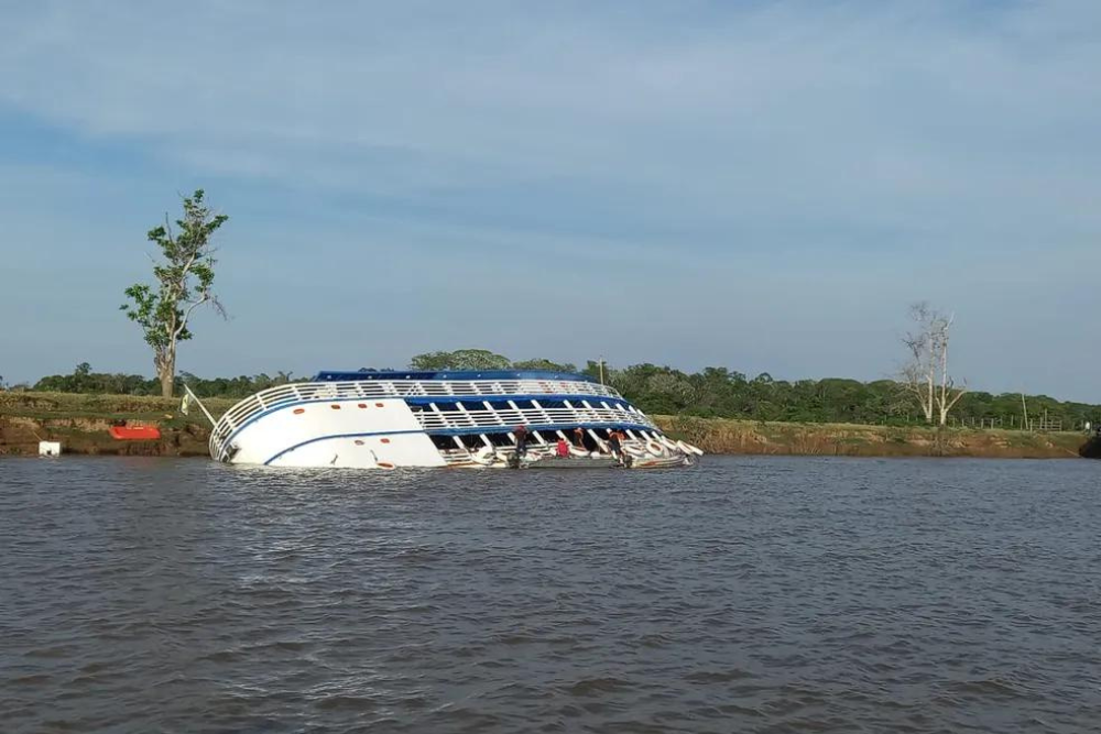 Barco que saiu de Manaus com destino a Barreirinha naufraga no rio Amazonas