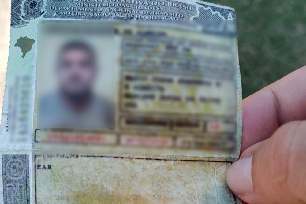 Homem é apreendido com CNH falsificada na rodovia AM-010 Homem é apreendido com CNH falsificada na rodovia AM-010
