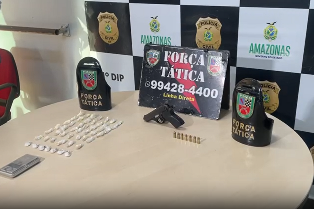 Dupla &eacute; presa com arma e drogas no Japiim