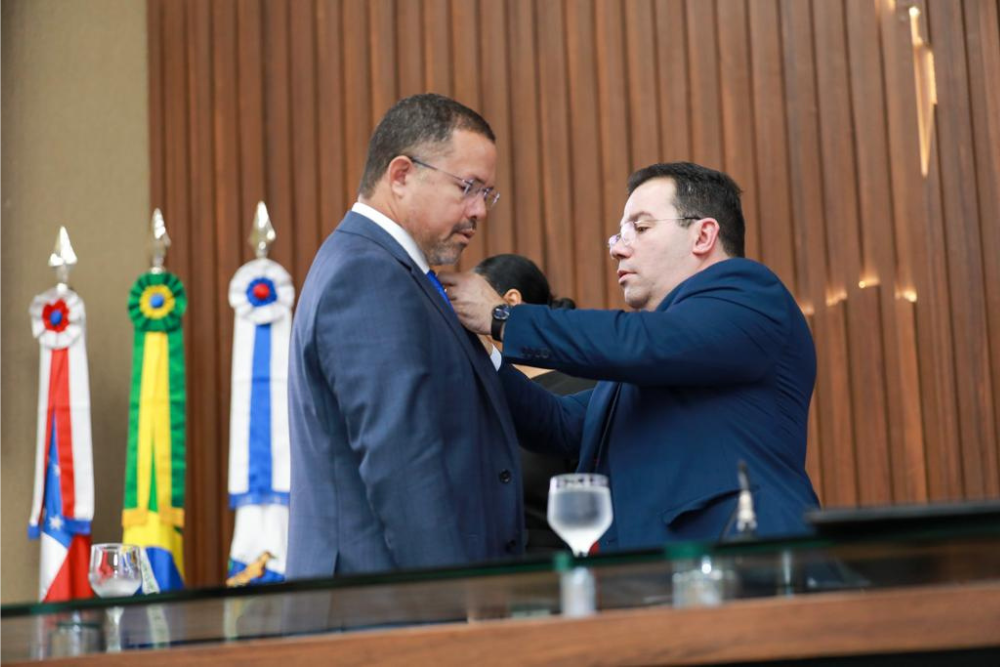 Prefeito de Barcelos, Edson Mendes, recebe medalha Ruy Araújo Prefeito de Barcelos, Edson Mendes, recebe medalha Ruy Araújo