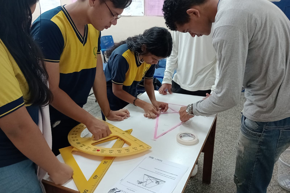 Alunos amazonenses ganham medalha de ouro em competição internacional de Matemática Alunos amazonenses ganham medalha de ouro em competição internacional de Matemática