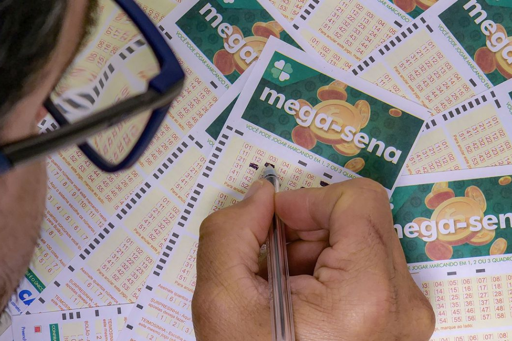 Mega-Sena sorteia prêmio acumulado em R$ 45 milhões neste sábado (10) Mega-Sena sorteia prêmio acumulado em R$ 45 milhões neste sábado (10)