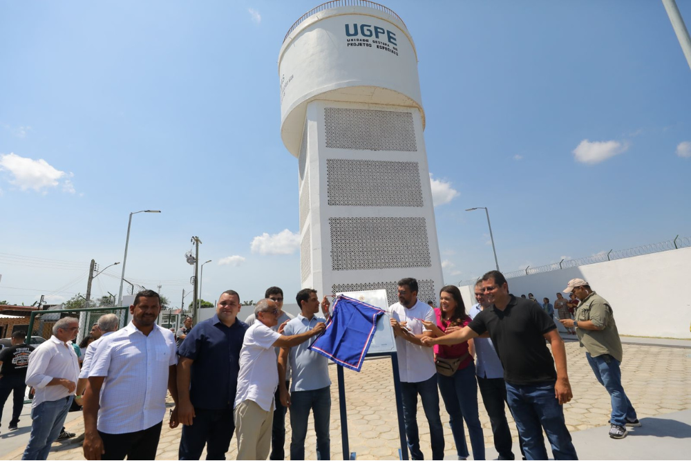 Wilson Lima entrega obra que amplia abastecimento de &aacute;gua em Mau&eacute;s