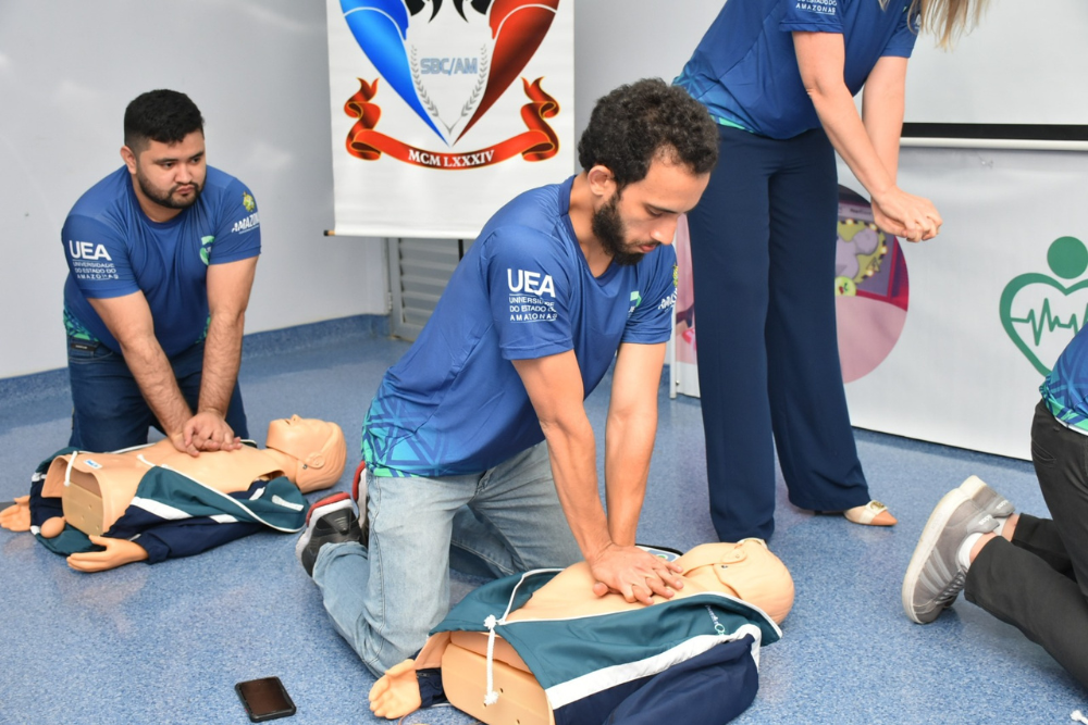 Programa da UEA capacita para preven&ccedil;&atilde;o de mortes por parada cardiorrespirat&oacute;ria